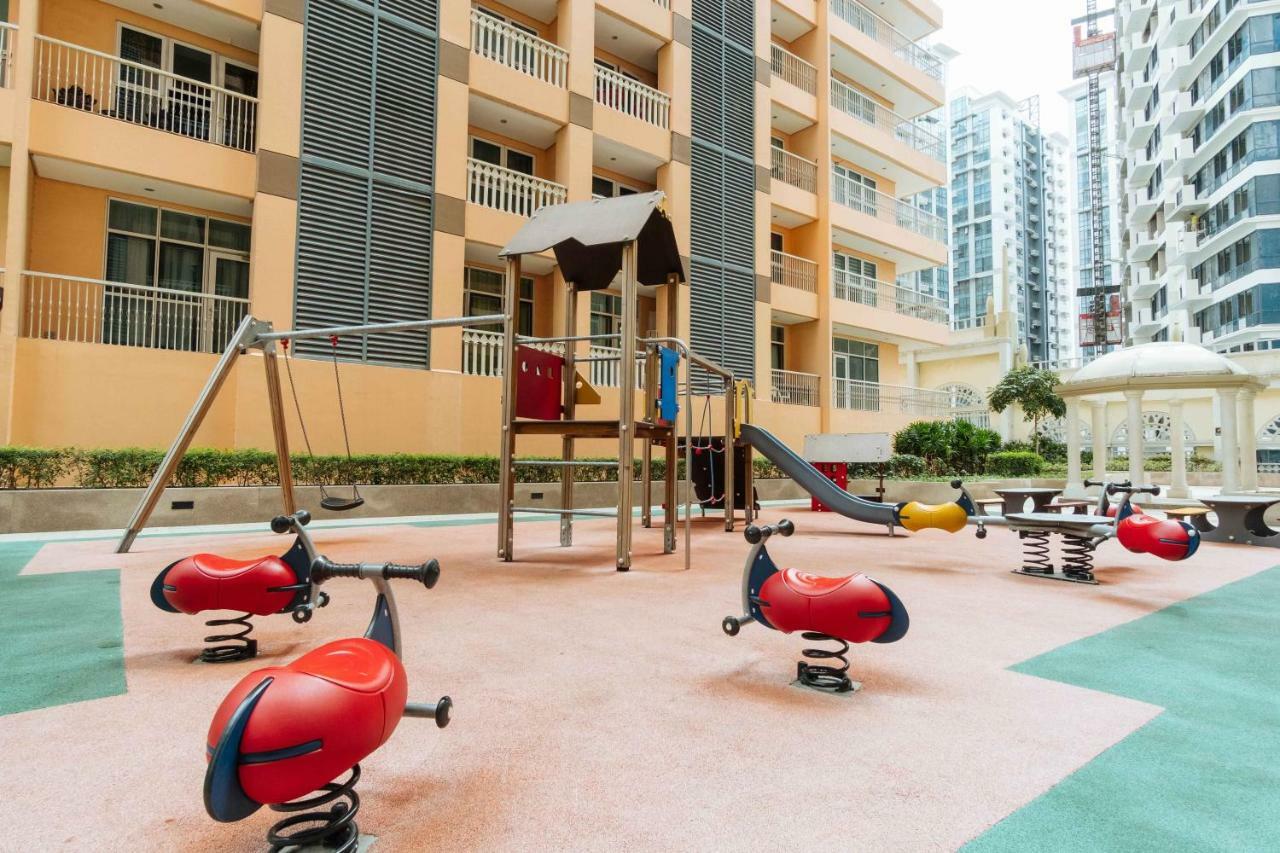 Reddoorz Premium @ Venice Luxury Bgc 2 Makati City Kültér fotó