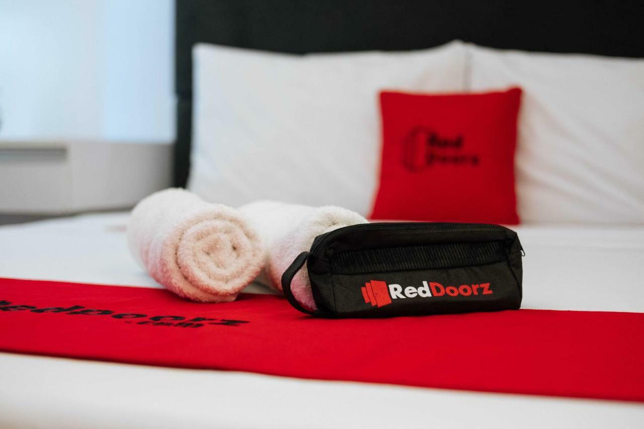 Reddoorz Premium @ Venice Luxury Bgc 2 Makati City Kültér fotó